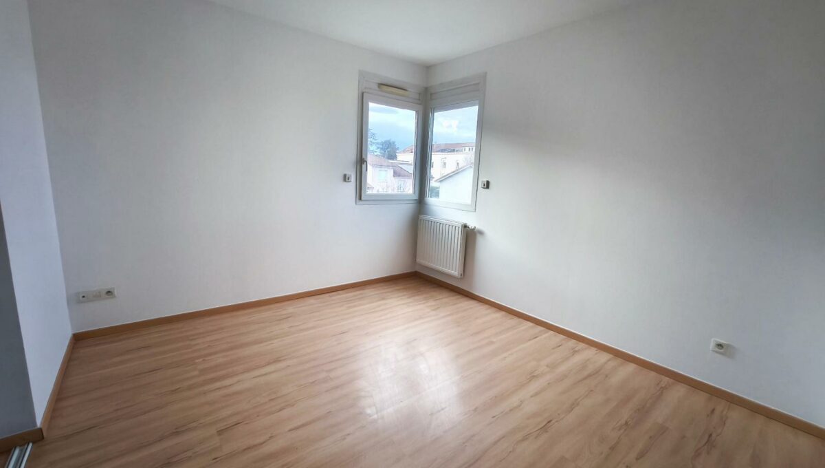 1738242102330-1268721962865759238