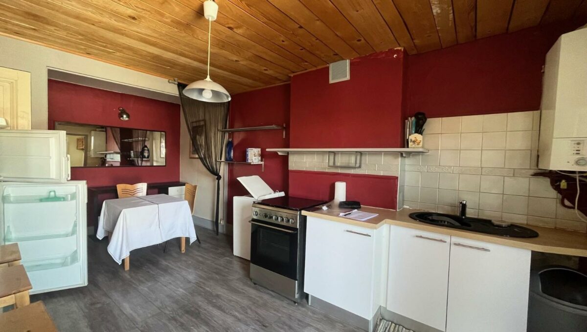 4-501592837388919477