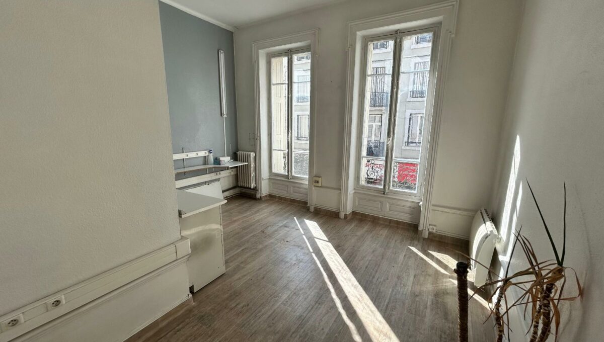 IMG_2521-6309638044853813599