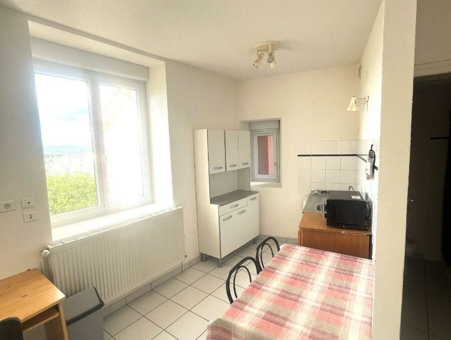 LA2422_5_original-1685974783107389326