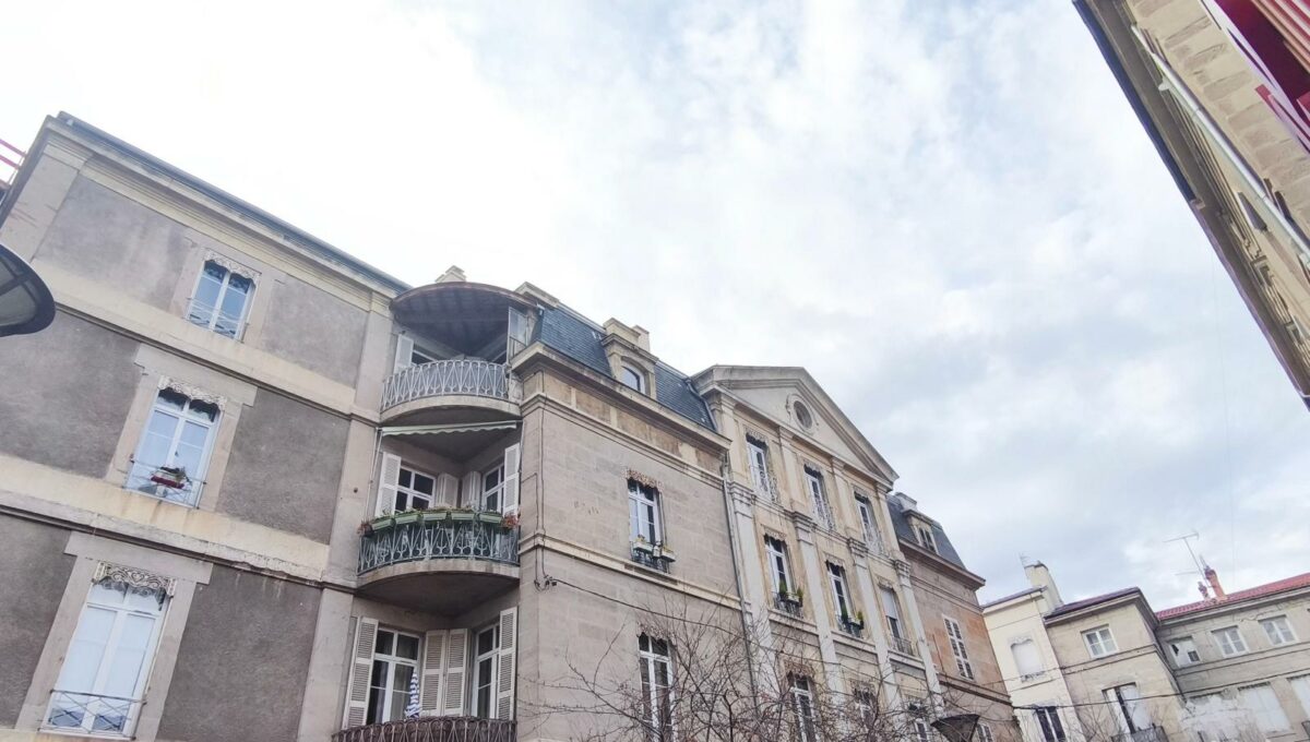 Appartement 4 pièces 141 m² · à Saint-Chamond · 141,3 m² · 159 000 €